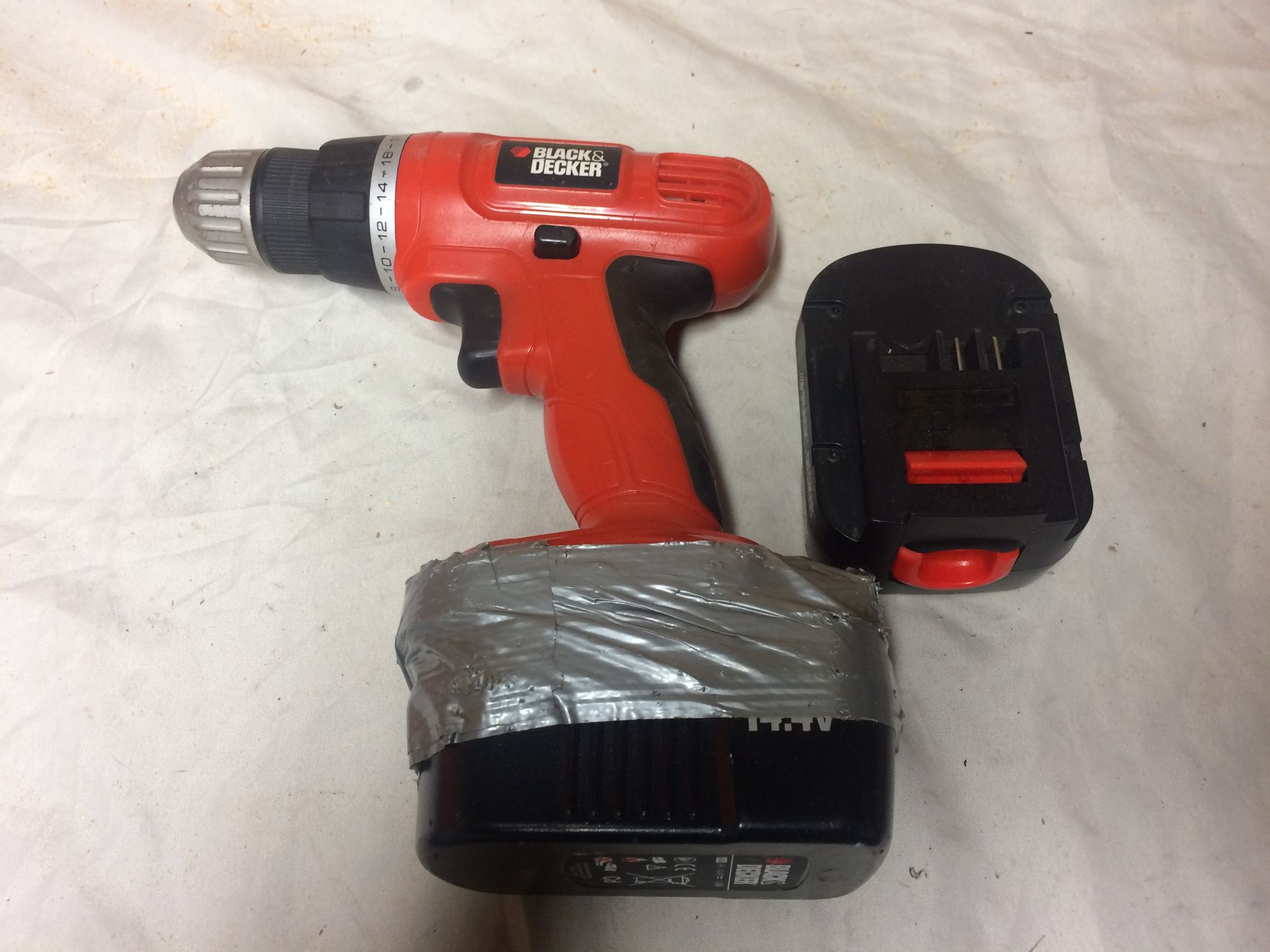 Black & Decker 14.4v Cordless Drill c/w Spare Batt