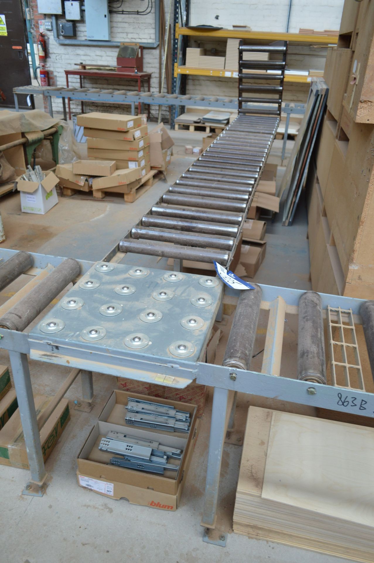 Approx. 15.9m x 450mm Wide Roller Conveyoring, with two gate sections and four roller ball sections - Bild 2 aus 6