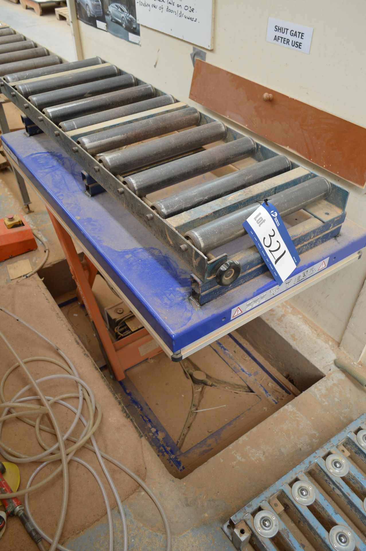 Edmo 1,000kg Cap. 450mm Wide On Roller Scissor Lift Table. Please note – a nominal contribution - Image 2 of 2