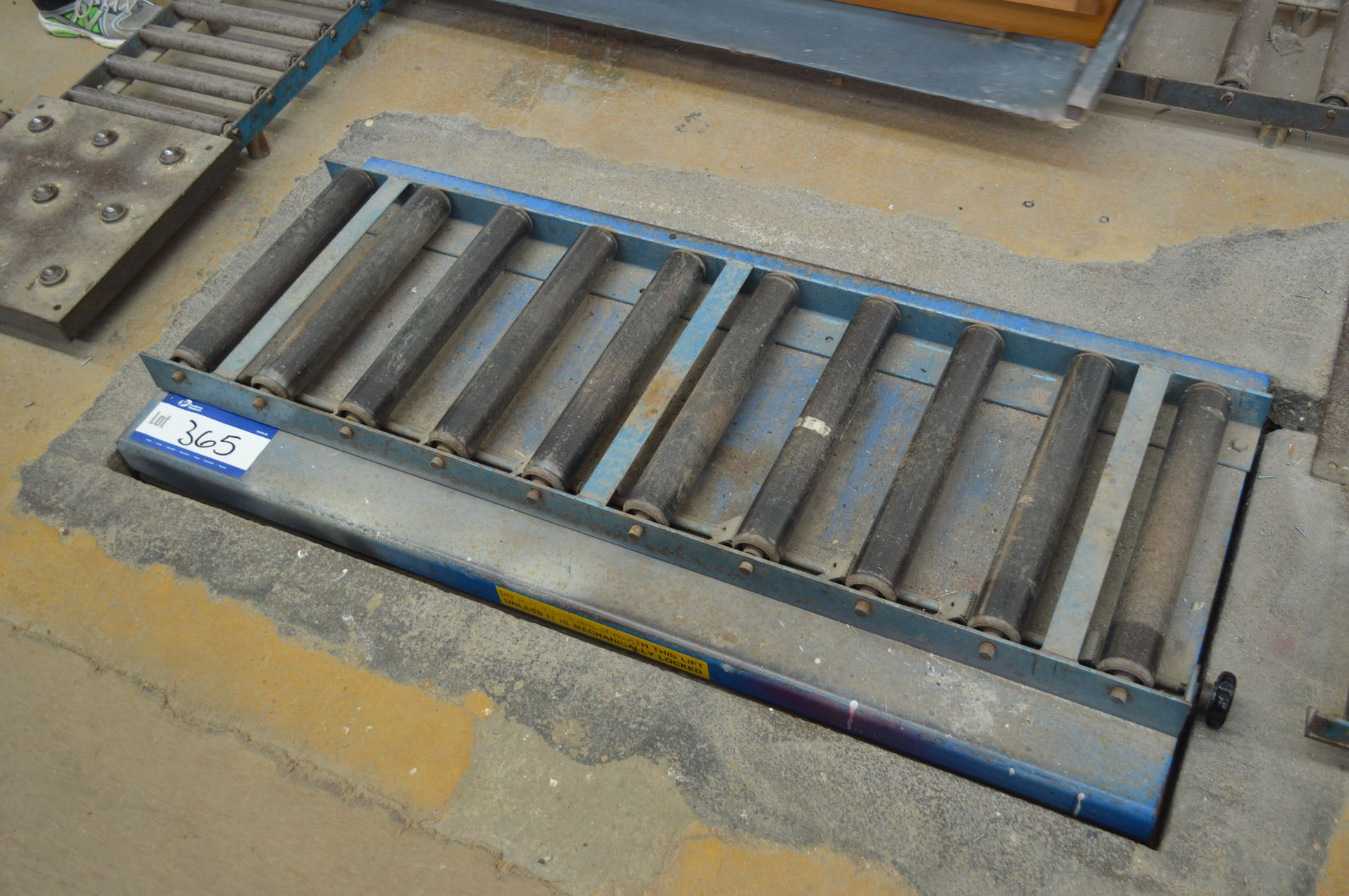 Edmo 1000kg cap. Scissor Lift Table, approx. 1.5m x 700mm, with 450mm wide roller conveyor Please - Image 2 of 3