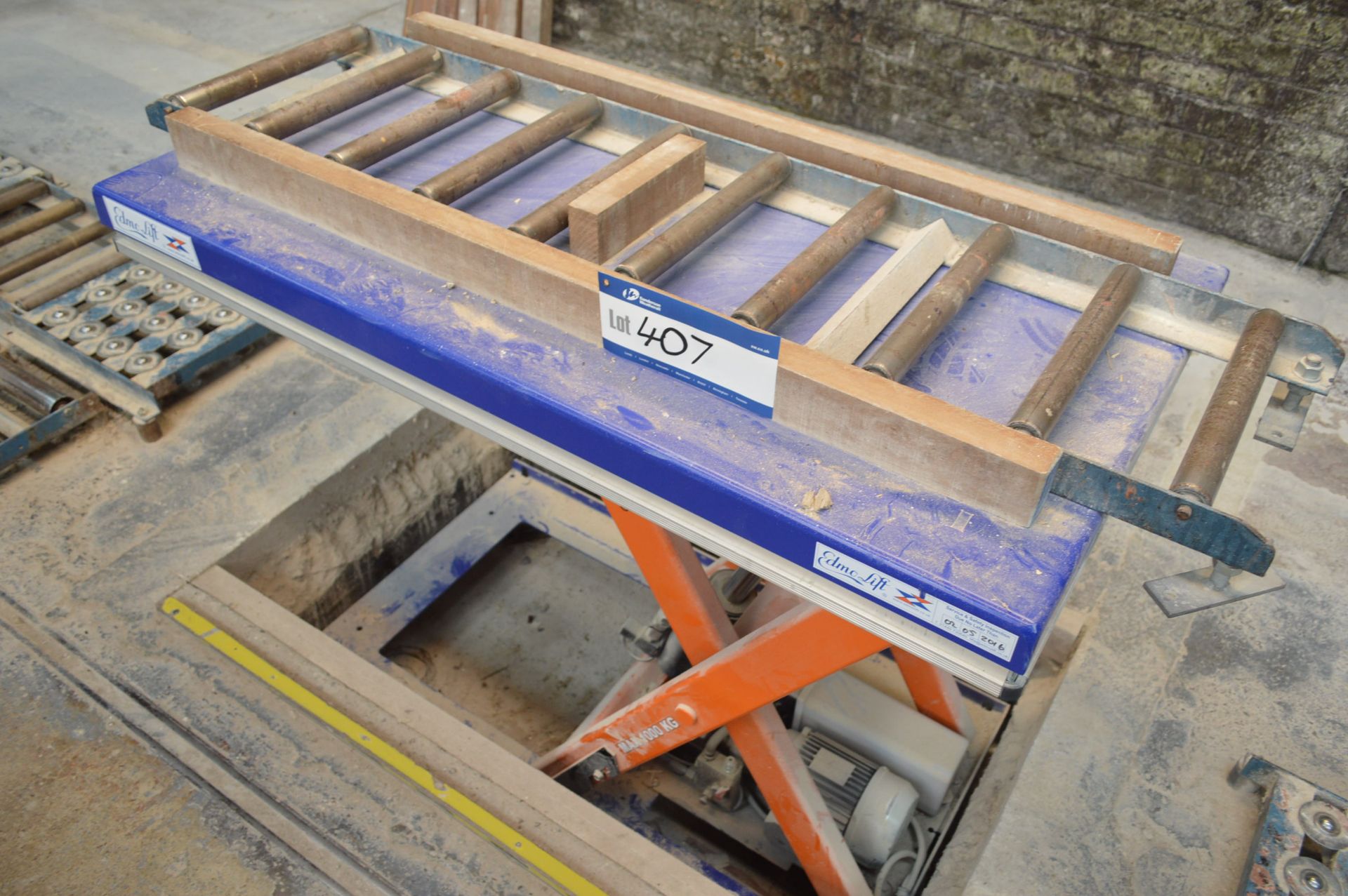 Edmo 1,000kg cap. Scissor Lift Table, 1.3m x 700mm, with roller conveyor section Please note – a
