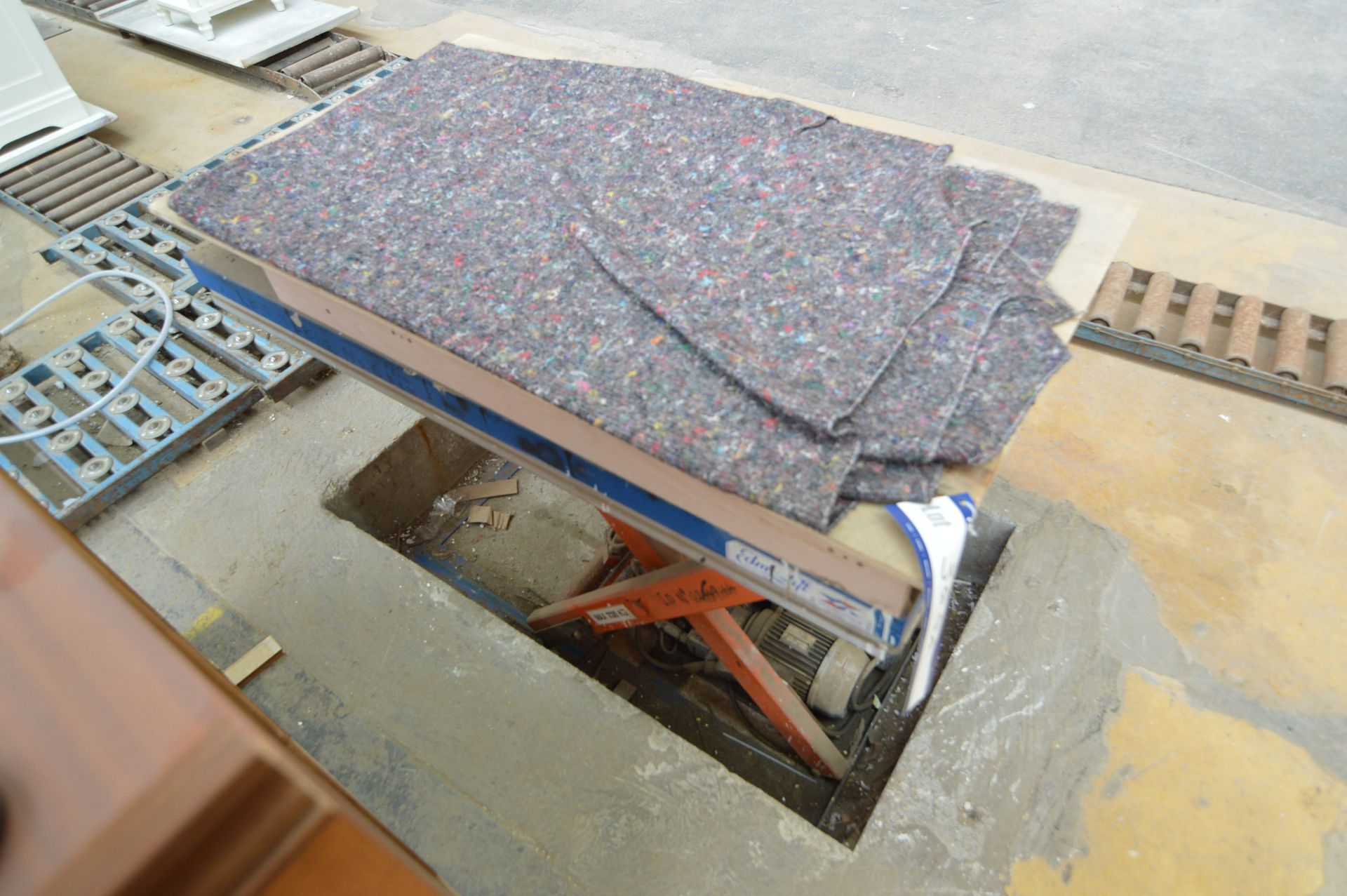 Edmo 1000kg cap. Scissor Lift Table, approx. 1300mm x 700mm, with 450mm wide roller conveyor