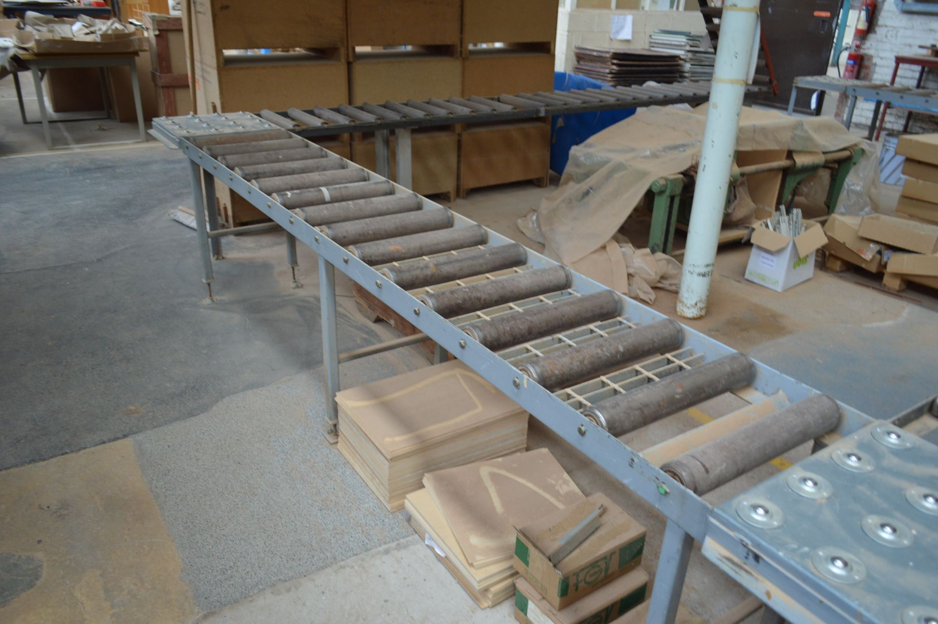 Approx. 15.9m x 450mm Wide Roller Conveyoring, with two gate sections and four roller ball sections - Bild 3 aus 6
