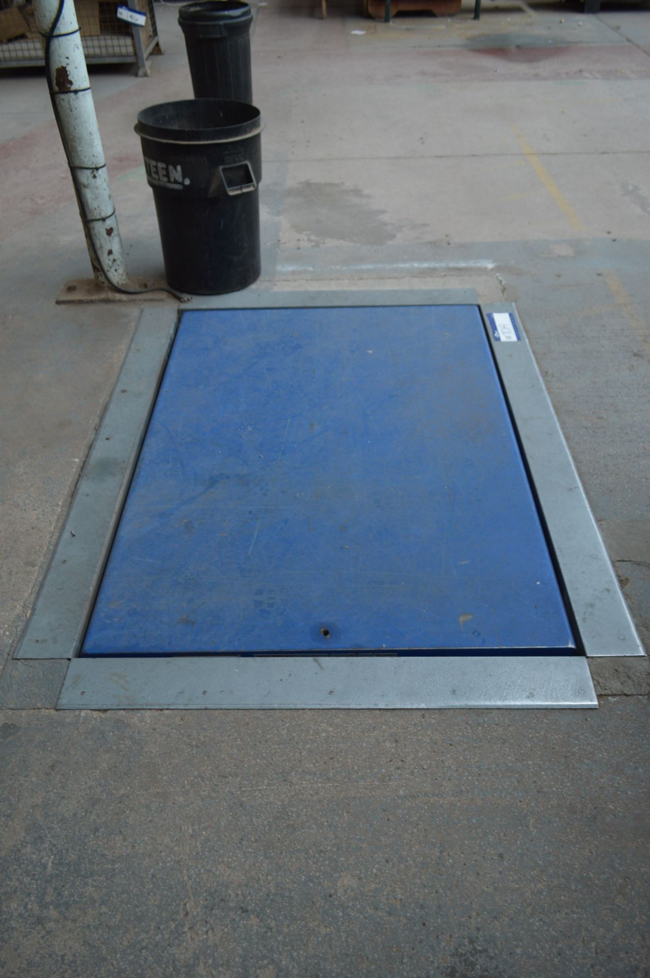 Scissor Lift Platform, approx. 1.7m x 1.2m. Please note – a nominal contribution of £75 + VAT will - Image 3 of 3