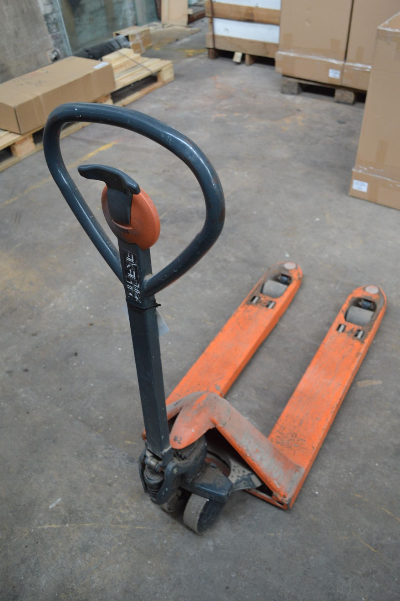 Boss 2,200kg cap. Hand Hydraulic Pallet Truck - Image 2 of 2