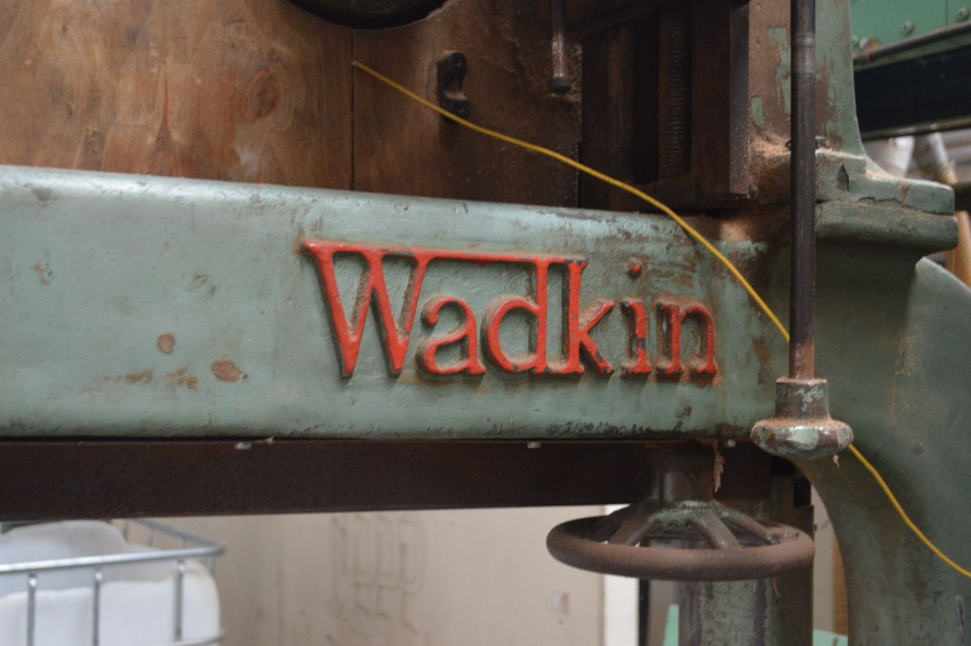 Wadkin DR VERTICAL BANDSAW, serial no. 655S, test no. SC5393, 850mm deep-in-throat, with immediate - Image 5 of 7