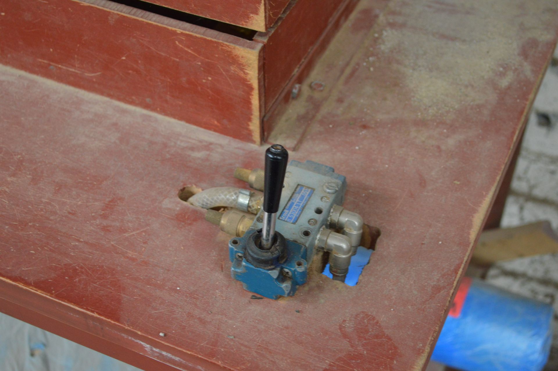 120mm Jaw Pneumatic Hinge Shear, with bench, (contents not included) (reserve removal until contents - Image 4 of 6