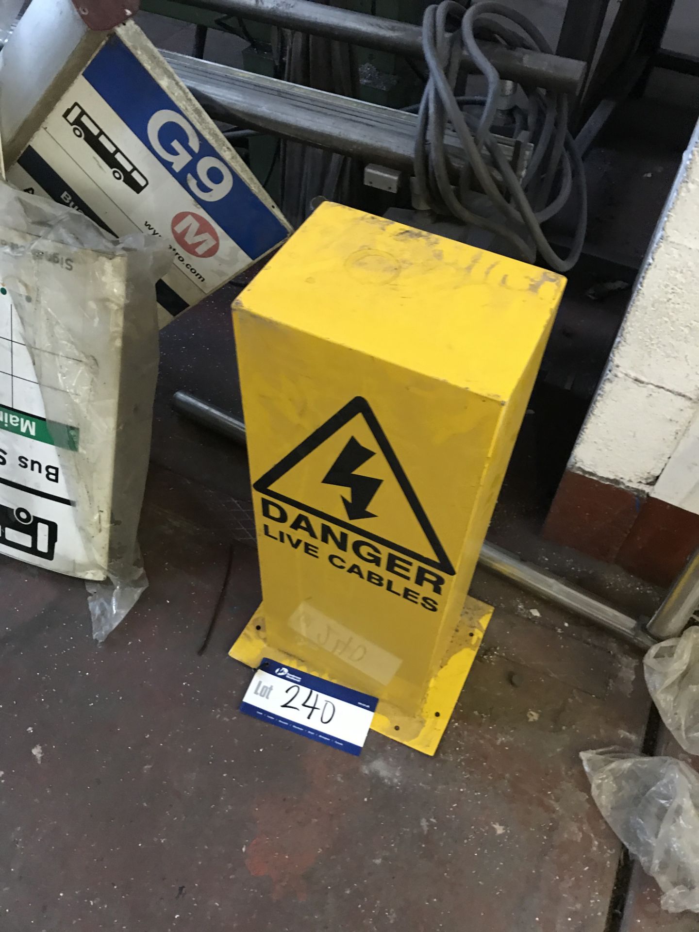 ‘Danger Live Cables’ Box