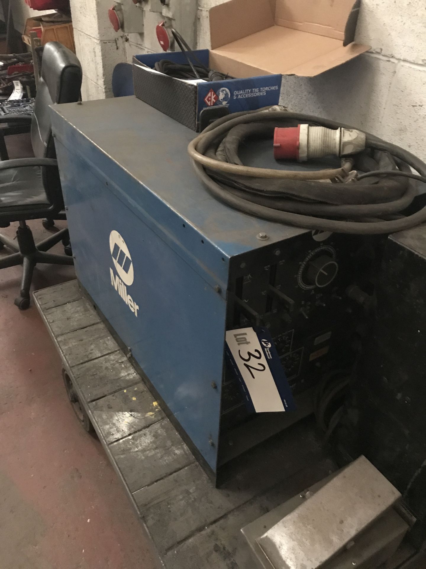 Miller Dalarc HF-E Welder Power Source