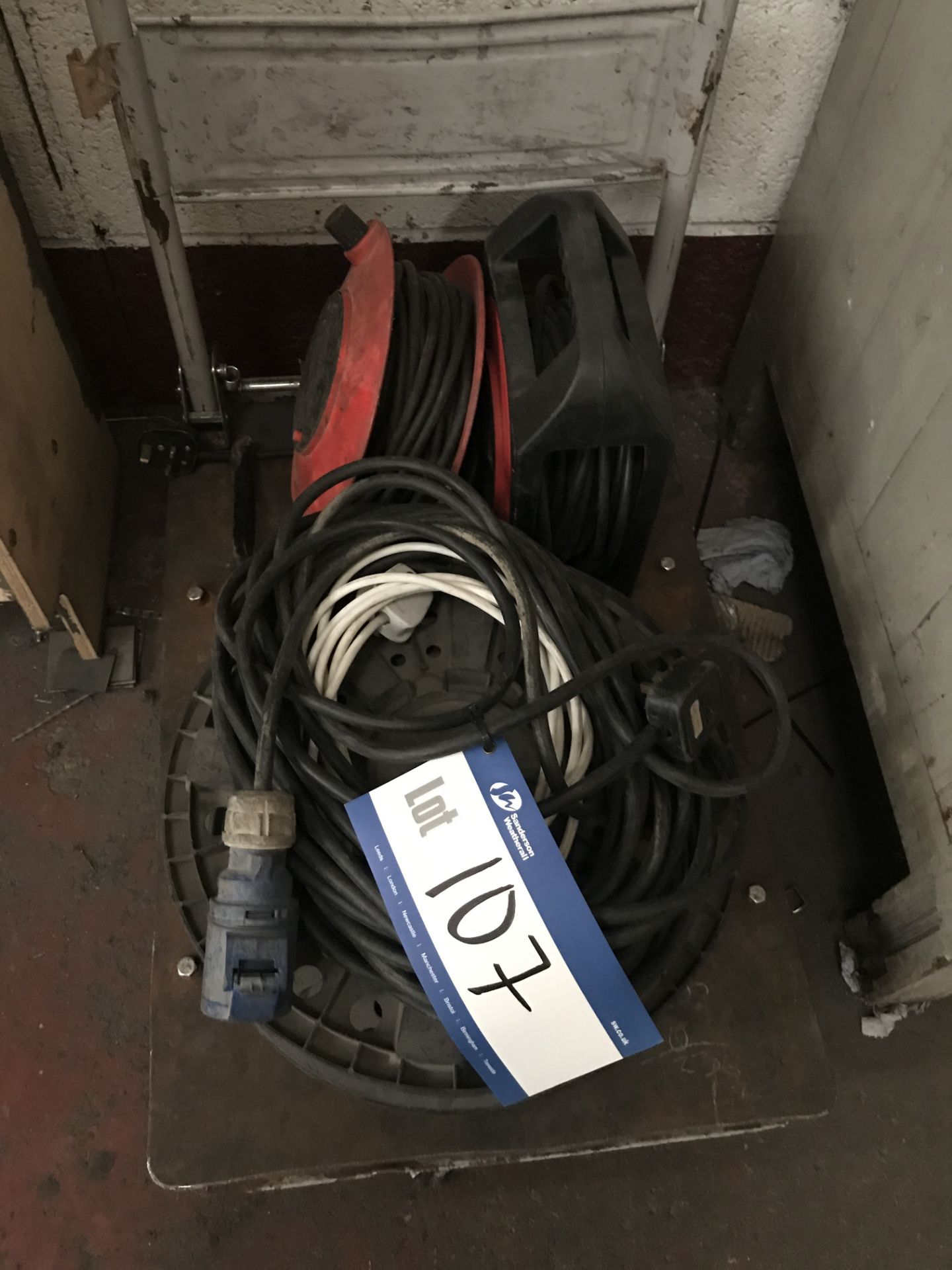 Assorted Extension Leads as set out
