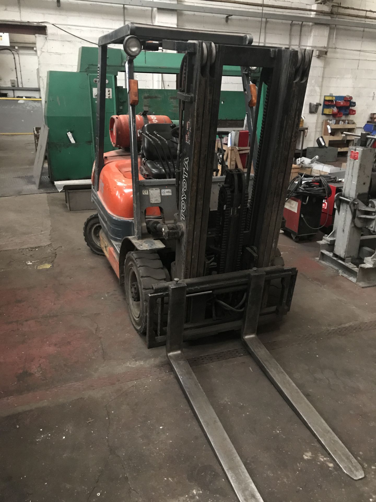 Toyota 42-6FGF 25 LPG Forklift, Serial Number: E-1 - Image 4 of 6