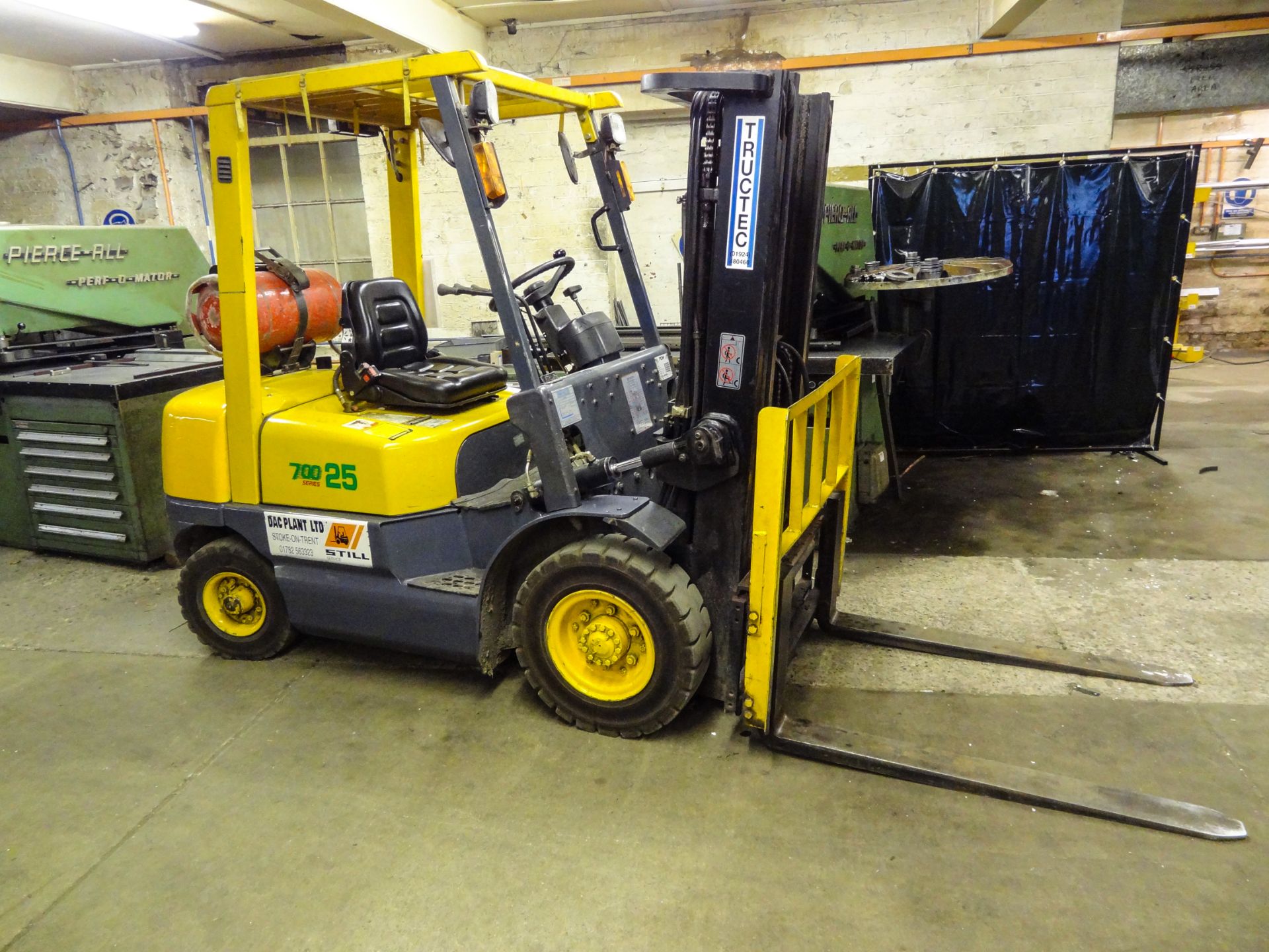 TCM SERIES 700 25 2500kg LPG FORKLIFT TRUCK, year of manufacture 1998, indicated hours 2171 (at time - Bild 2 aus 2
