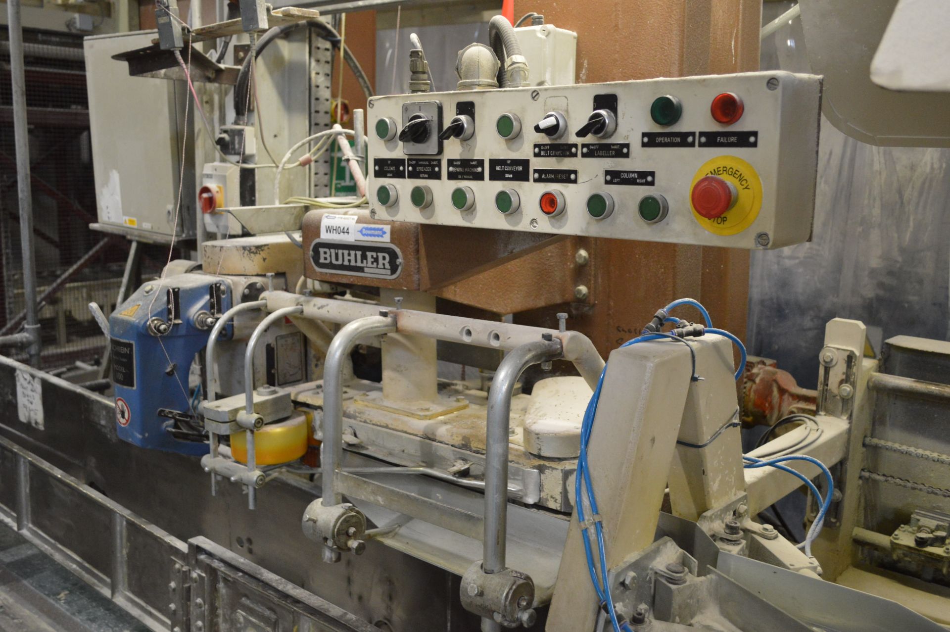 Buhler SACK STITCHING LINE, with plastic belt conveyor bag opener, serial no. 10134000, bag - Image 7 of 12