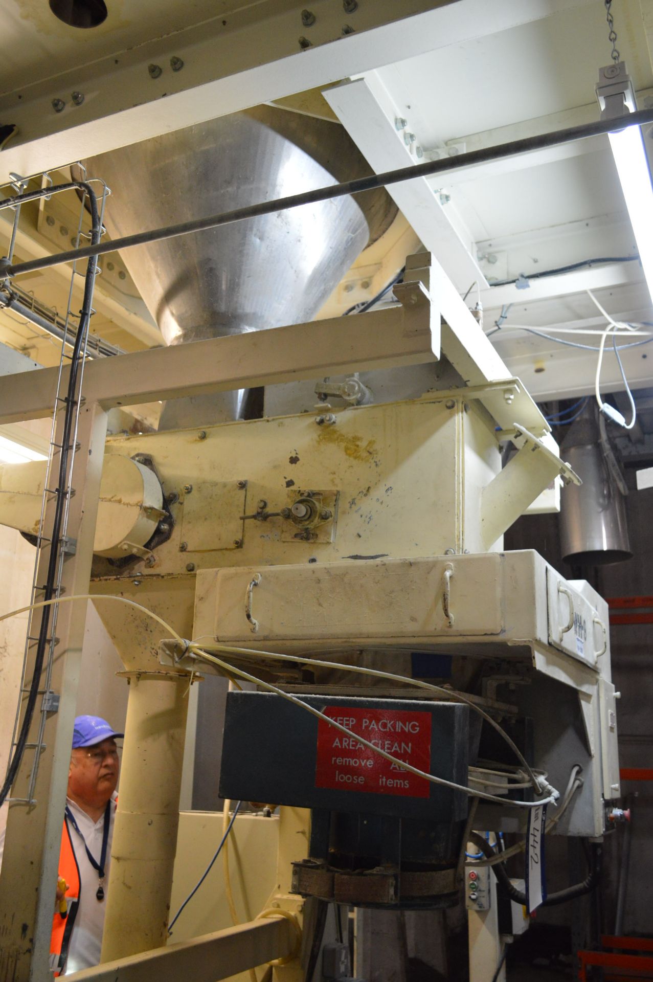 *Howe Richardson HSG Belt Fed Bagging Weigher, sack clamp, surge hopper, controls and waste bag - Image 2 of 2