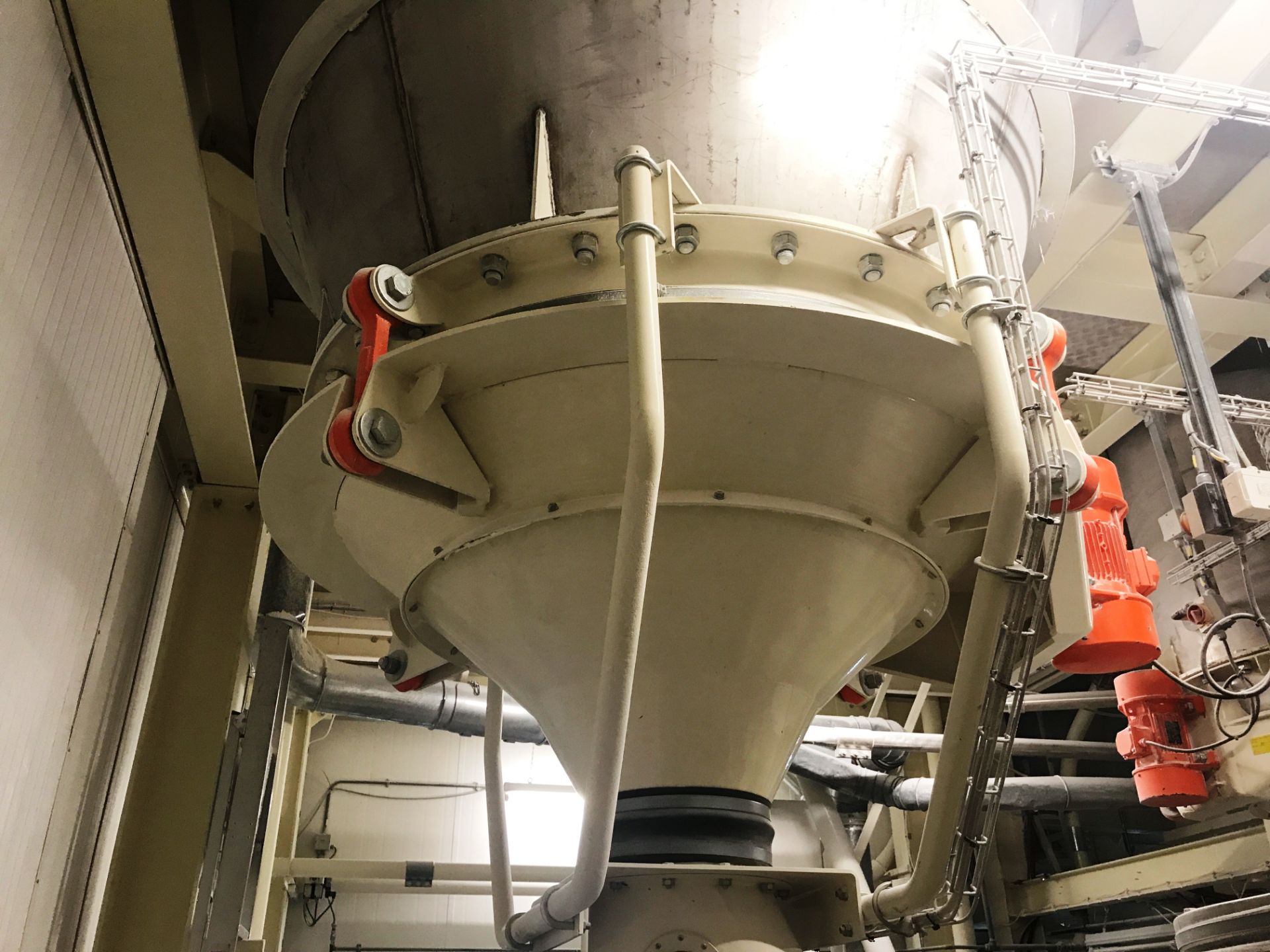 *Buhler 2m dia. Vibratory Bin Activator, serial no. 10248616 (please note – also part of combination - Image 2 of 2