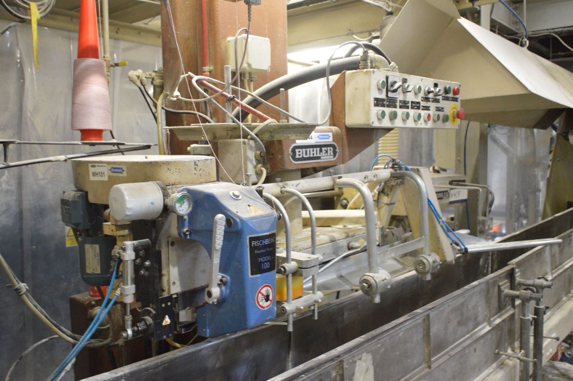 Buhler SACK STITCHING LINE, with plastic belt conveyor bag opener, serial no. 10134000, bag - Image 6 of 12