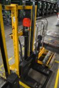 Sherpa 440 Manual Hydraulic Pallet Lift Truck