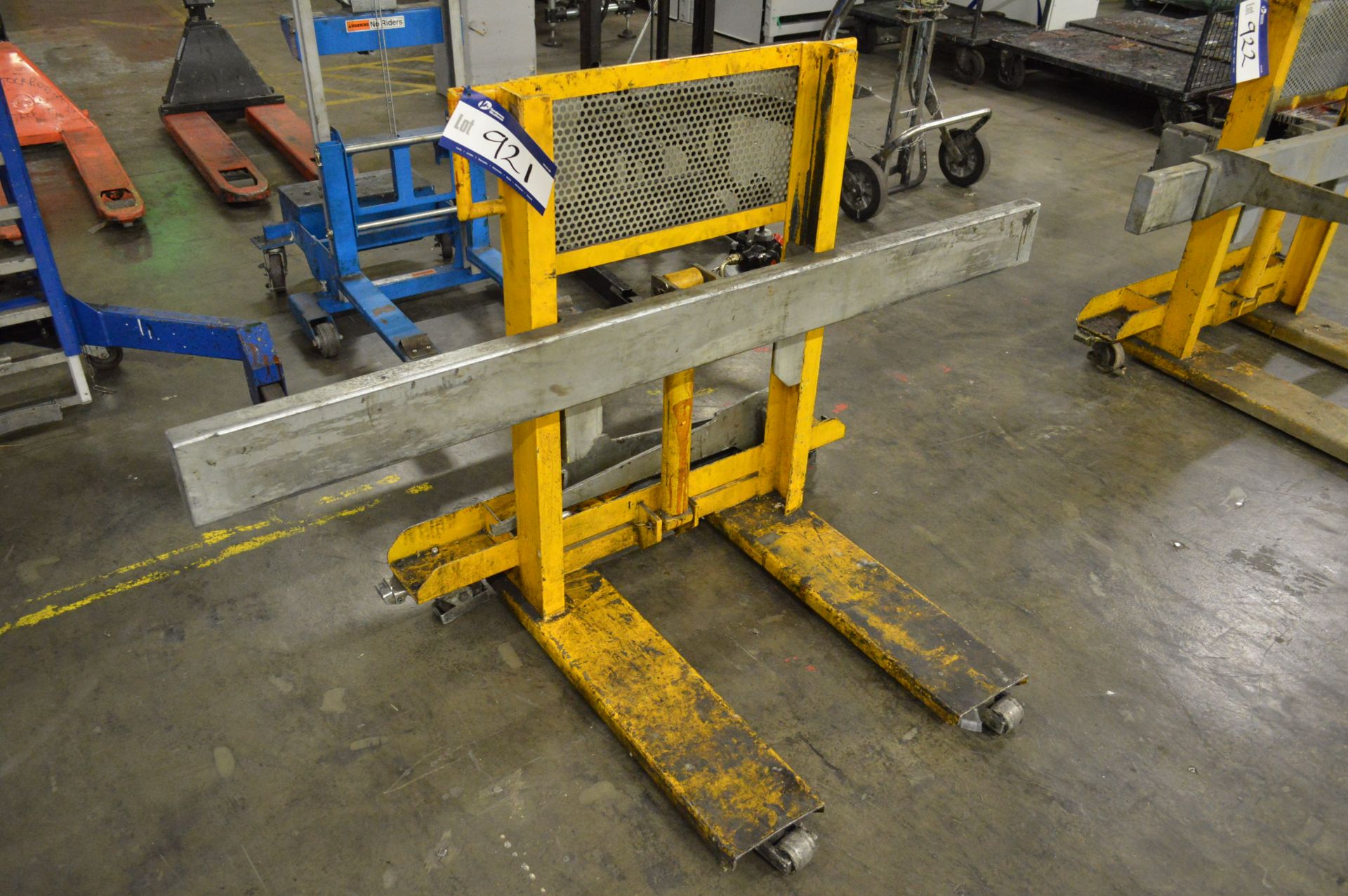 Manual Hydraulic Reel Lift Truck