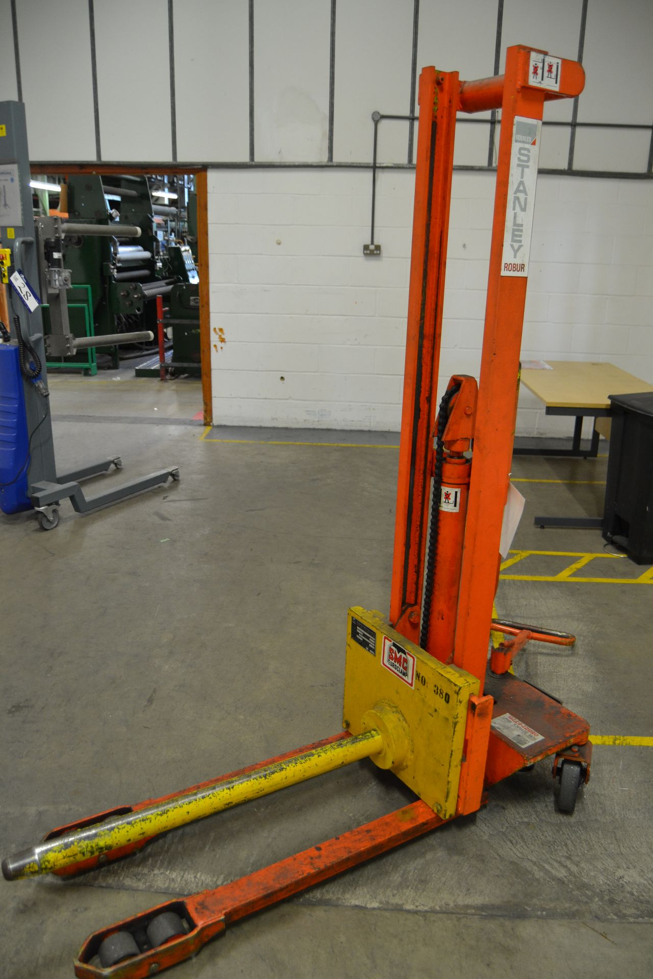 Stanley HL/1500 Manual Hydraulic Lift Truck, seria