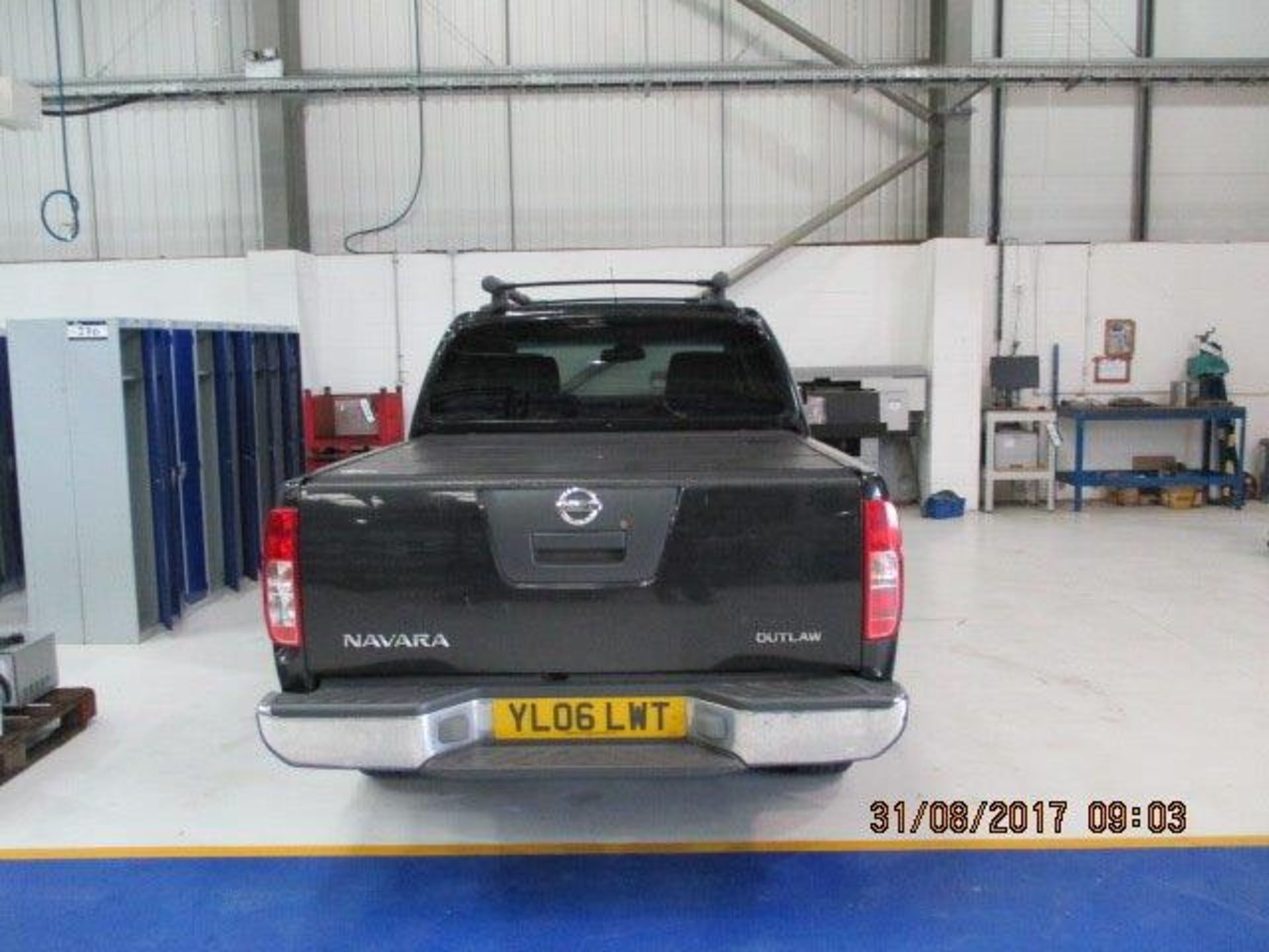 Nissan Navara 2.5 dCi Outlaw Double Cab Pickup, Re - Image 4 of 5