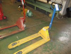 Steerman 2500kg capacity Hand Hydraulic Pallet Truck (reserve removal until Friday 27 October 2017)
