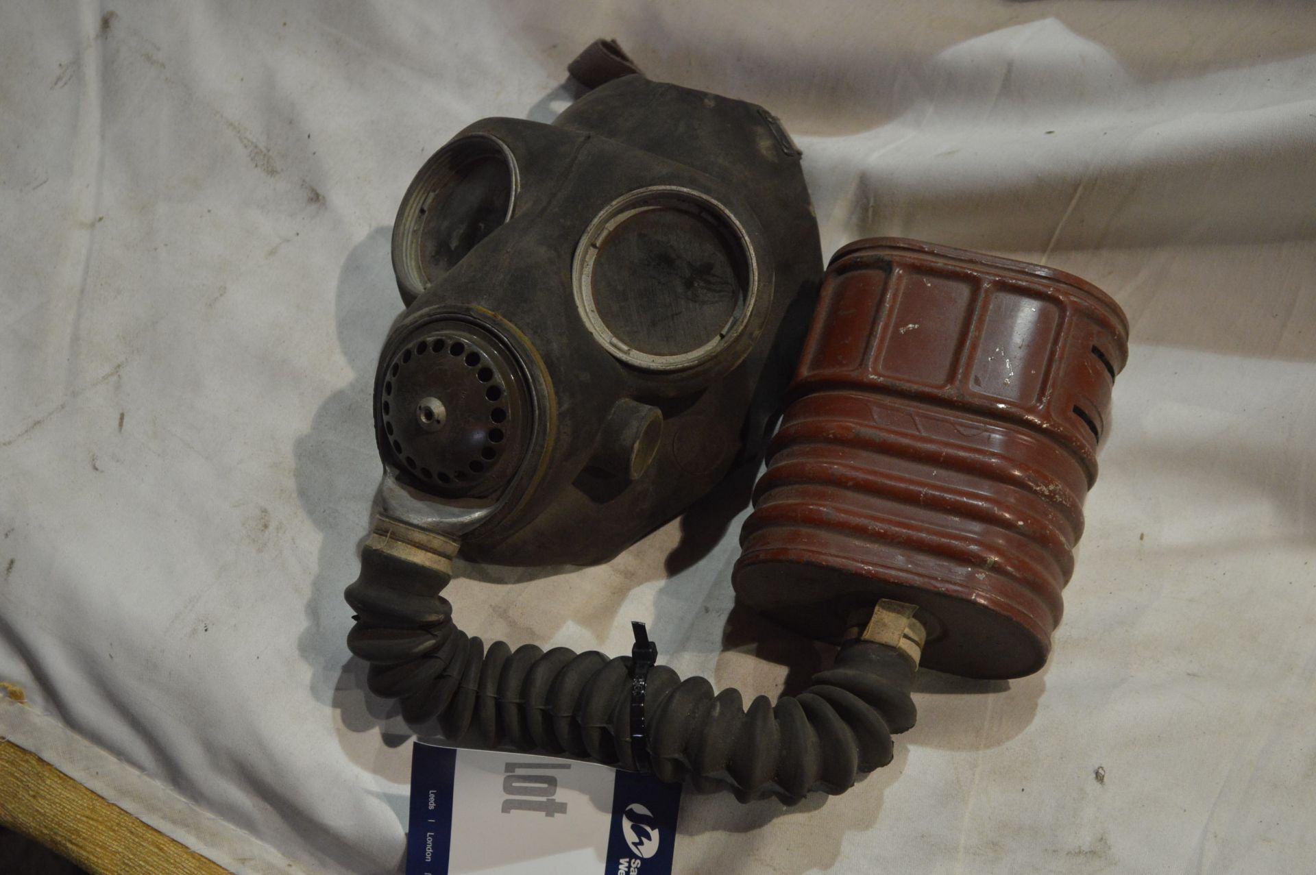 Gas Mask(Note VAT is not chargeable on hammer pric
