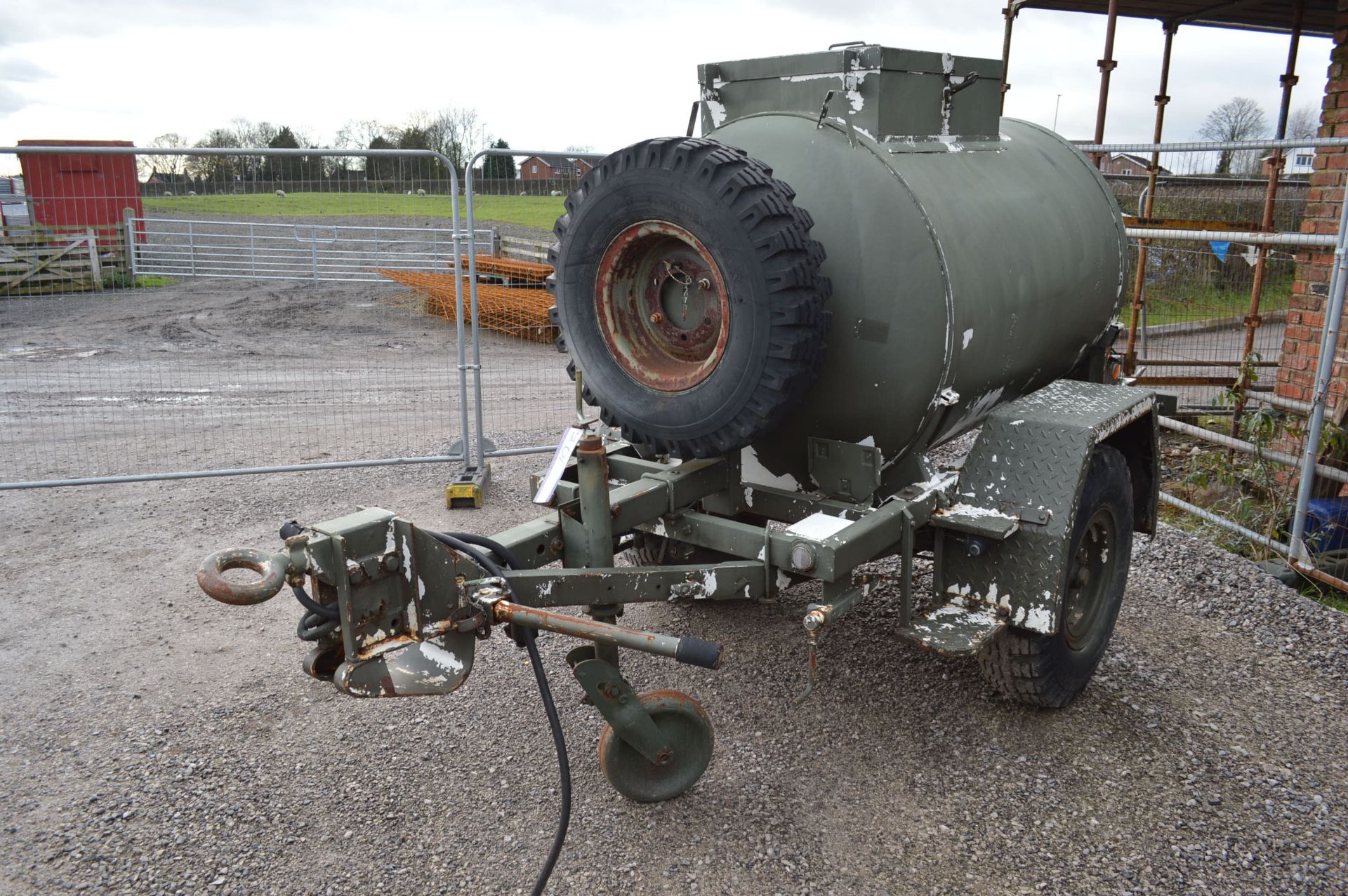 DIJSSEL 950 LITRE SINGLE AXLE INSULATED BOWSER, se - Image 2 of 4