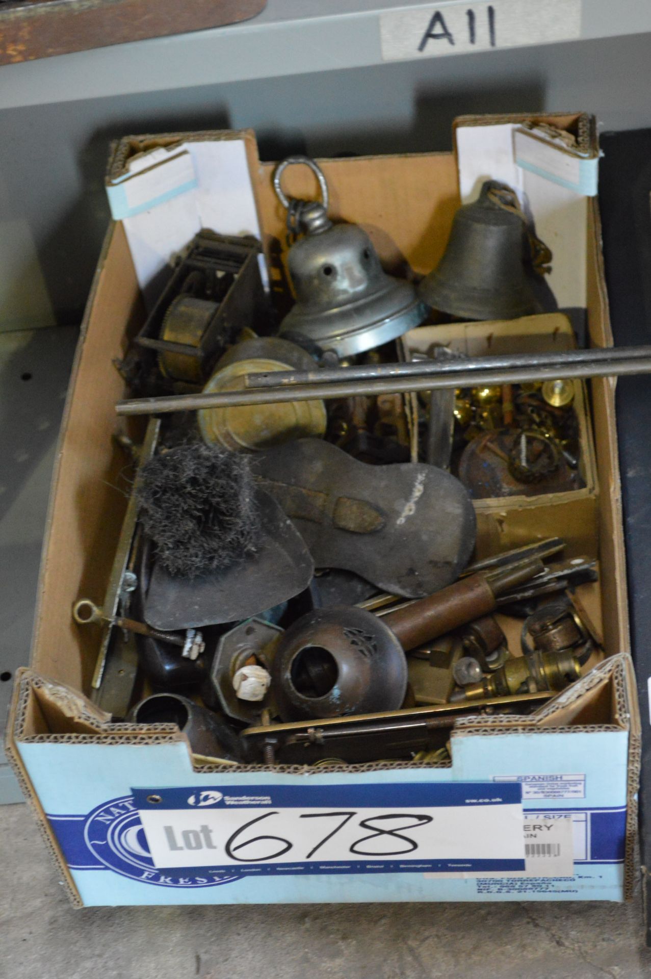 Light Fittings and Equipment, in cardboard tray(No