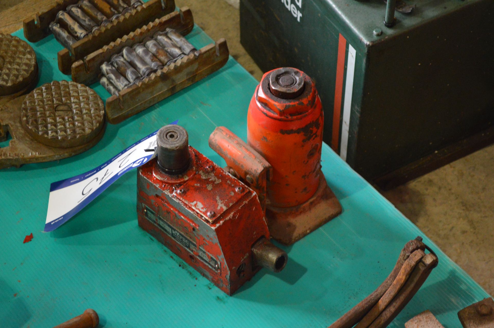 Two Hydraulic Bottle Jacks(Note VAT is not chargea - Image 2 of 2