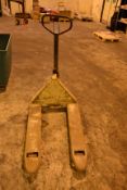 Crown Manual Hydraulic Pallet Truck (this lot is s