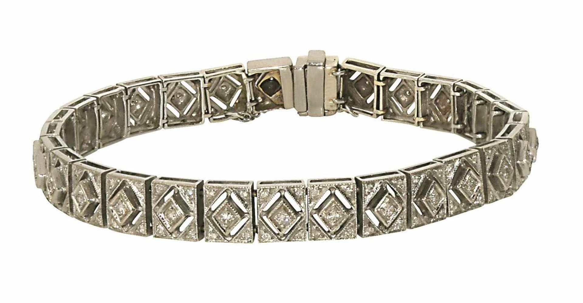 Armband 14 K WG. Umlaufend rautenförmig besetzt mit 145 Brillanten, zus. ca. 2,4 ct.