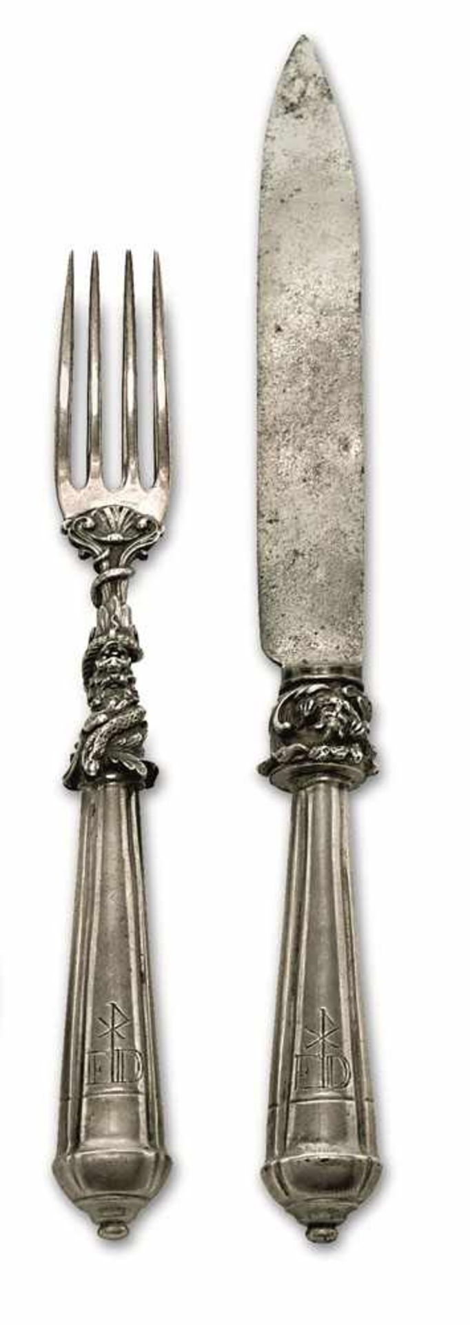 Messer und Gabel Silber u.a. Konische, vierpassige Griffe mit graviertem Monogramm "ED".