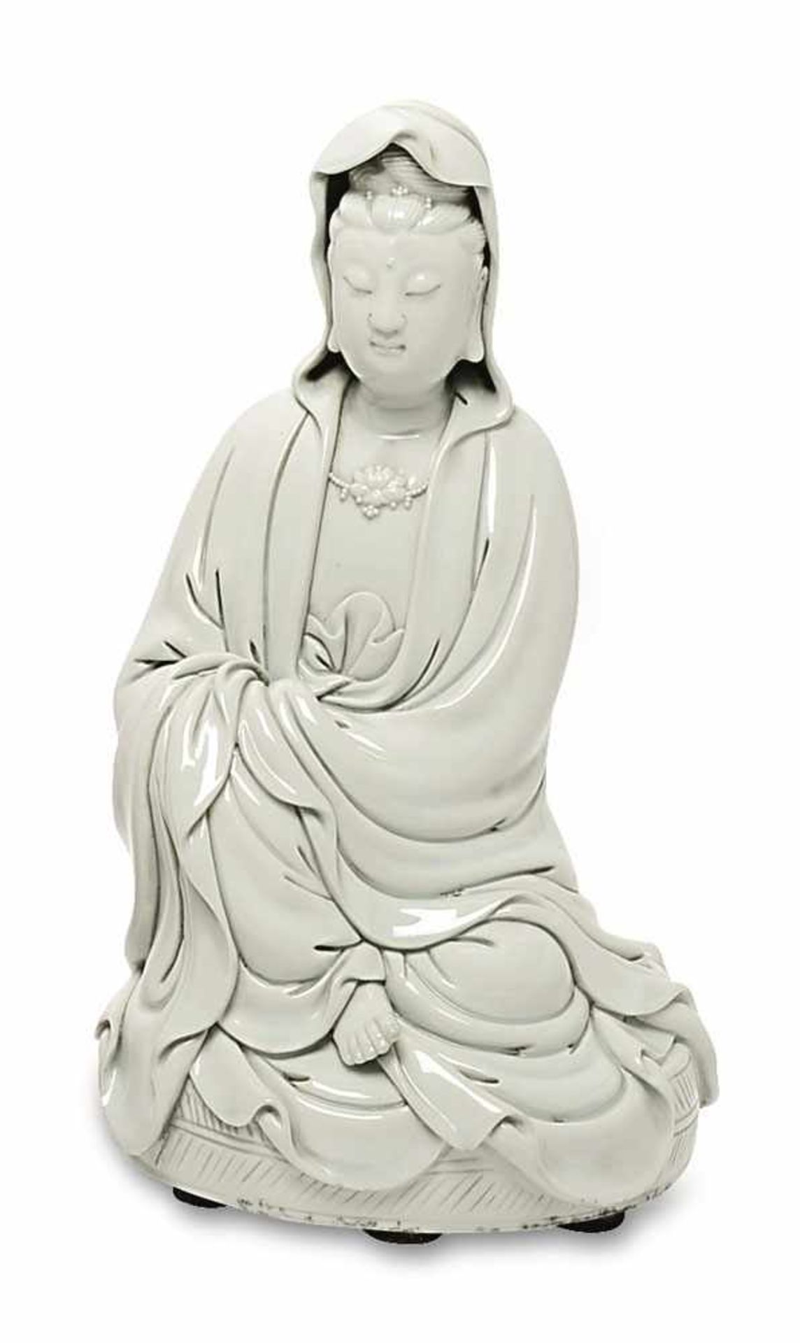 Guanyin China, wohl späte Qing-Zeit Blanc de Chine-Porzellan mit leicht bläulicher Glasur. Auf dem