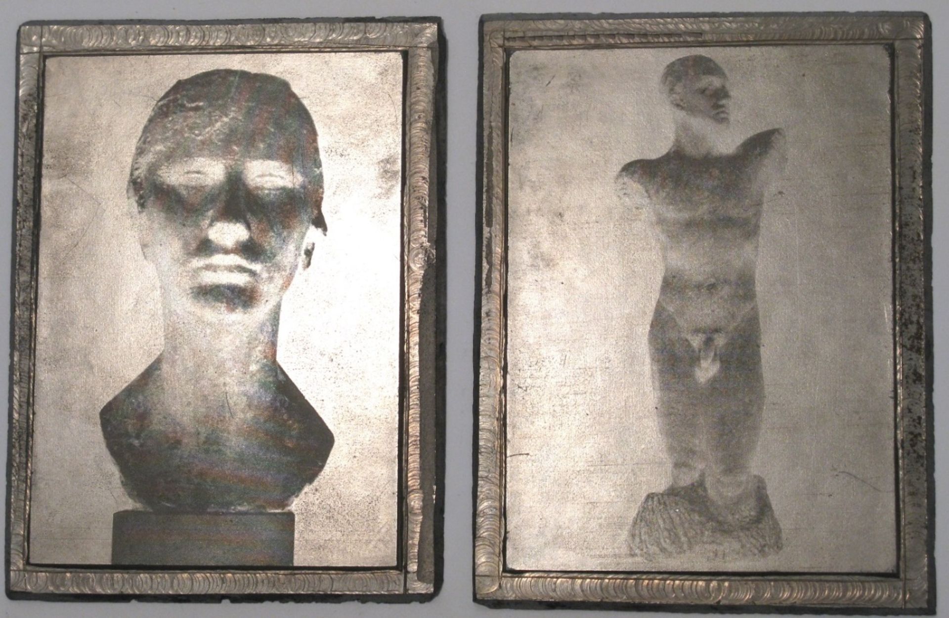 Zwei Negativplatten Zwei Weißmetallplatten mit Negativätzungen eines Torsos und einer Frauenbüste.