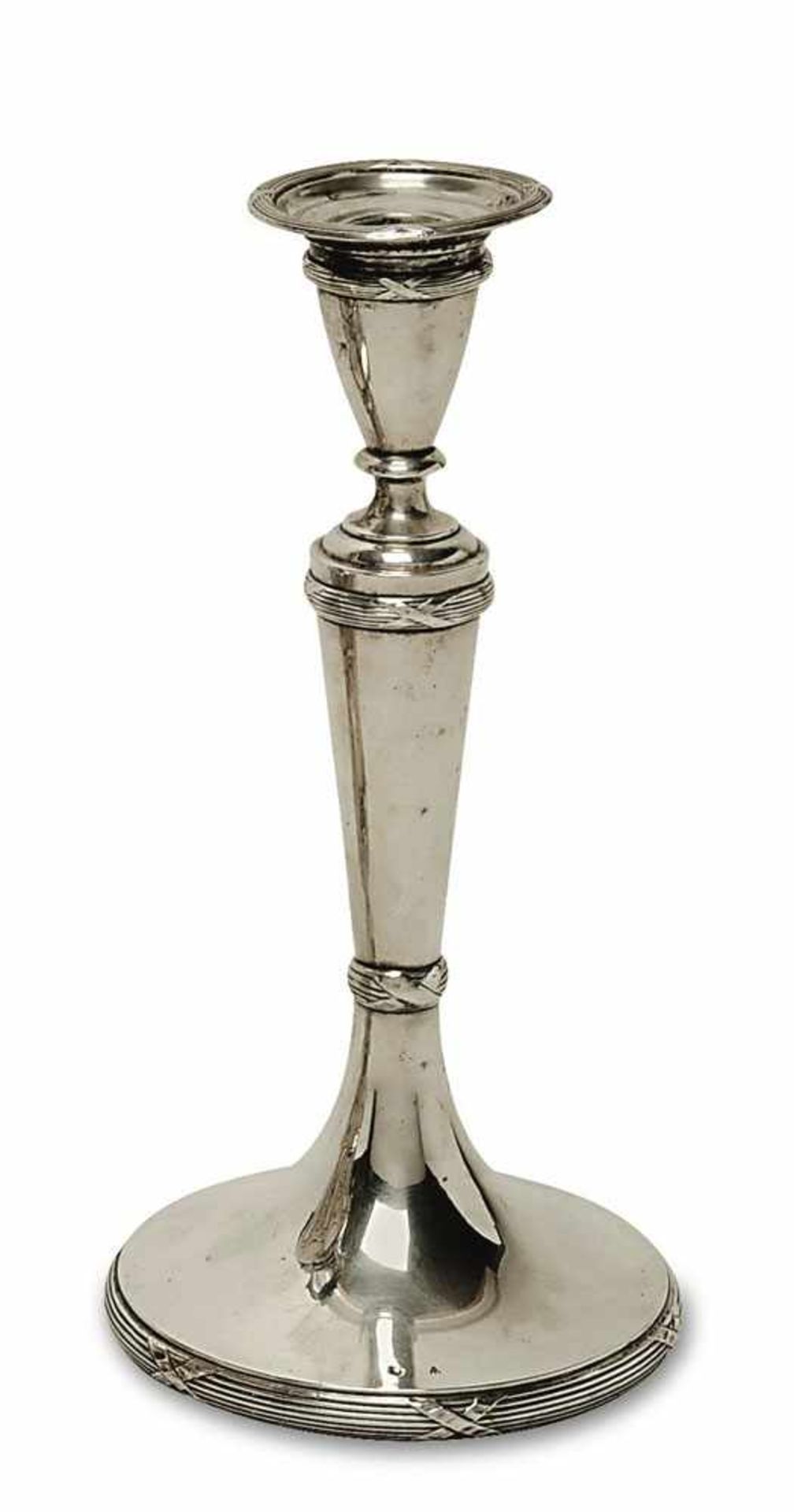 Kerzenleuchter Österreich-Ungarn, 1872 - 1922 Silber. Vasentülle, konischer Schaft und Rundfuß mit