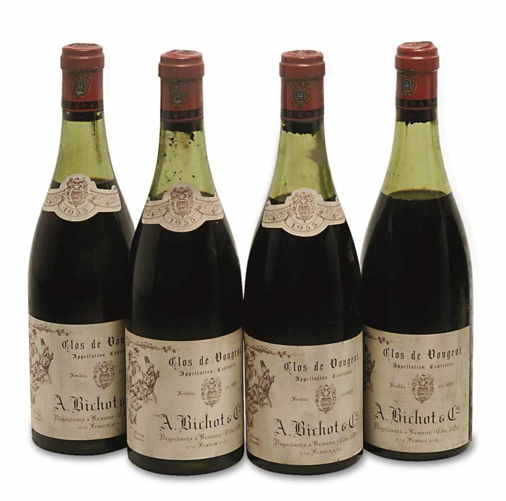 Vier Flaschen Clos de Vougeot Burgund, Frankreich Albert Bichot. Jahrgang: 1955. Originale