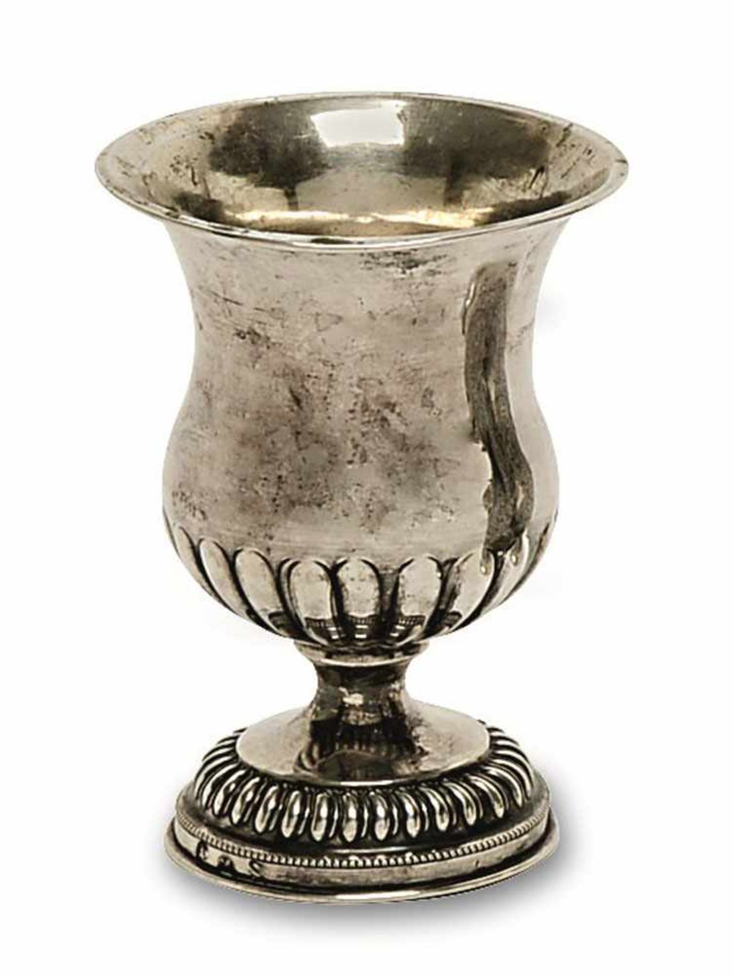 Kleiner Pokal Berlin, um 1821 - 42 Silber. Godronierter gebauchter Ansatz, Rundfuß mit Godronen- und