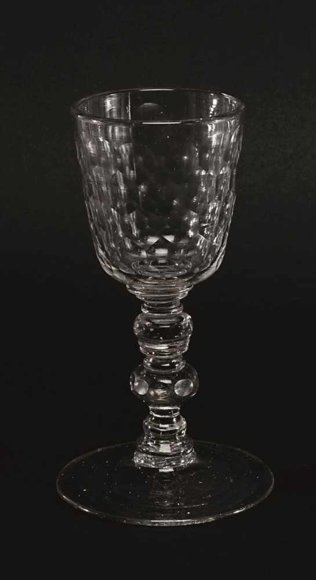 Pokal Böhmen, Anfang 18. Jh. Farbloses, leicht graumanganstichiges Glas mit Abriss.
