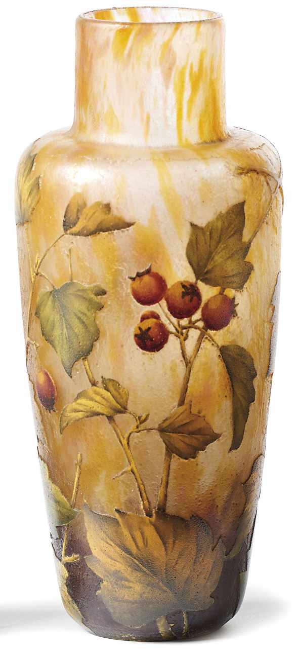 Vase mit Hagebutten Daum Frères, Nancy - um 1910 Konischer Korpus mit eingezogener Schulter und