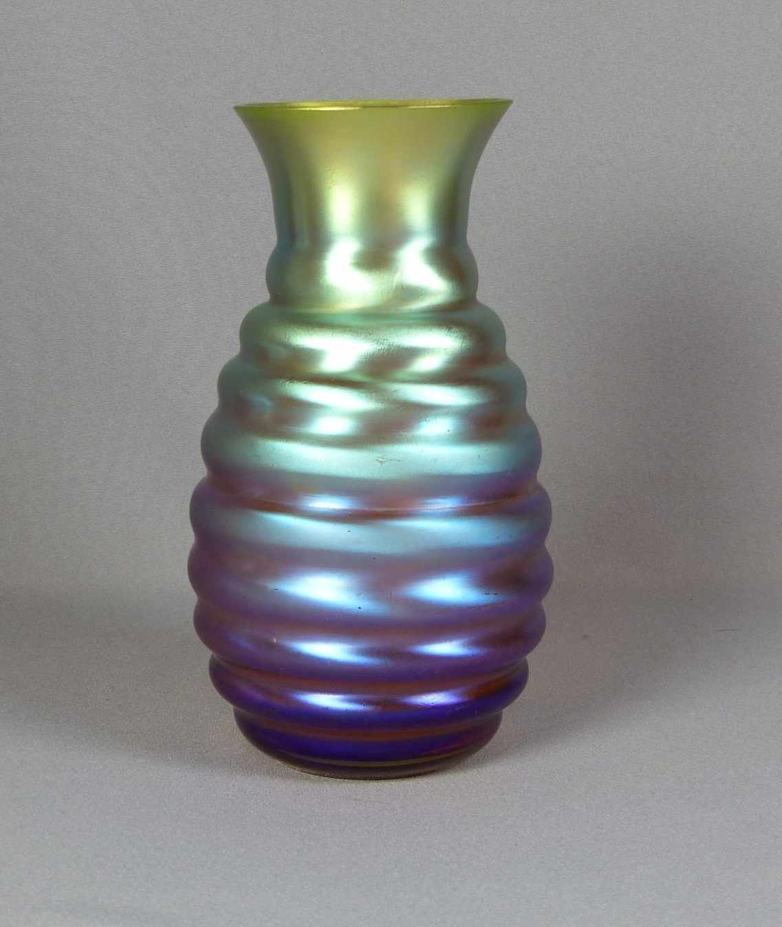 Große Vase "Myra-Kristall" WMF, Geislingen - 1925/30 Balusterförmiger, horizontal gerippter Korpus