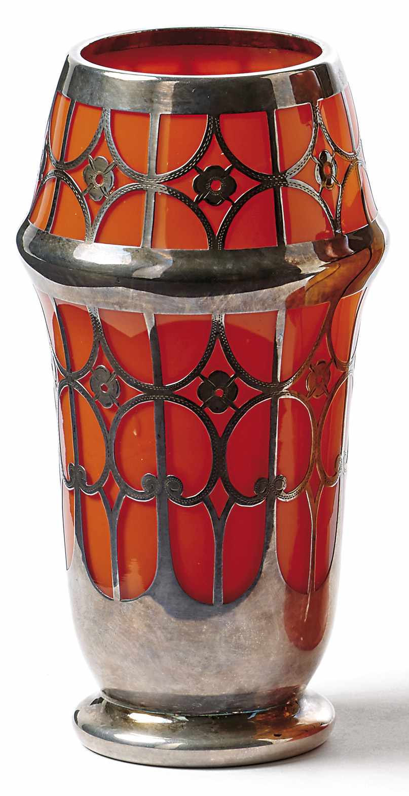 Art-Deco-Vase mit Silberauflage Wohl Jean Beck, München - um 1925 Über abgesetztem Standring der