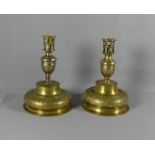 Paar Glockenleuchter Um 1600 Runder, weit ausladender glockenförmiger Fuß mit abschließender Platte,