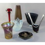 Konvolut sieben Glasobjekte Diverse Manufakturen, 20. Jh. Vase mit Libellendekor. Am Boden Bez. "