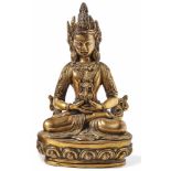 Sitzender Buddha Amitayus Tibet Im Padmasana (Lotossitz) mit Schmuckgehänge auf Lotosthron