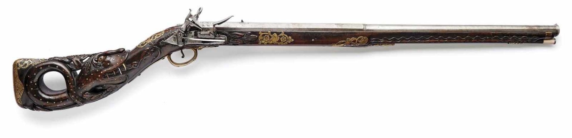 Prunkvolles Steinschlossgewehr Wohl Spanien, um 1750 Nussholzvollschaft mit reichem,