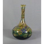 Vase Niederlande, A. 20. Jh. Bauchige Form mit tailliertem, schlankem Röhrenhals, Wandung