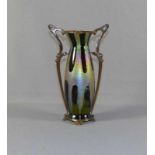 Vase in Metallmontierung Böhmen, A. 20. Jh. Schlanker, leicht gebauchter Korpus, an Stand und