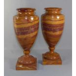 Paar Vasen Wohl Italien, 19./20. Jh. Auf quadratischer Plinthe und rundem Fuß urnenförmiger