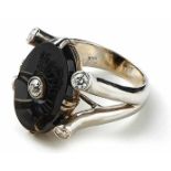 Brillant-Onyx-Ring 1930er Jahre und später Breite, zweigeteilte Schiene, schauseitig ovale