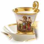 Bildtasse mit Untertasse Nymphenburg, um 1815/30 Konische Form auf abgesetztem Fuß,